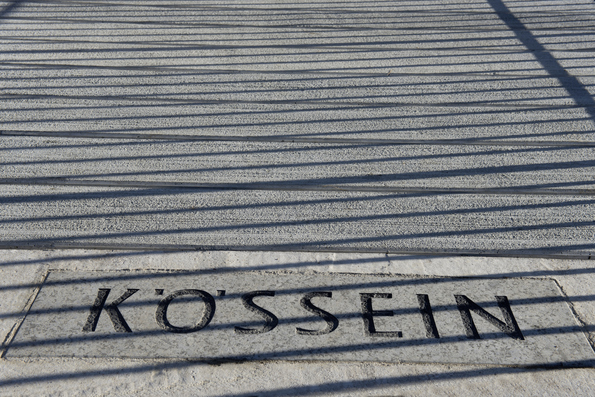 Inschrift auf Fuss- und Radbrücke _ Fotografie FEIGFOTODESIGN
